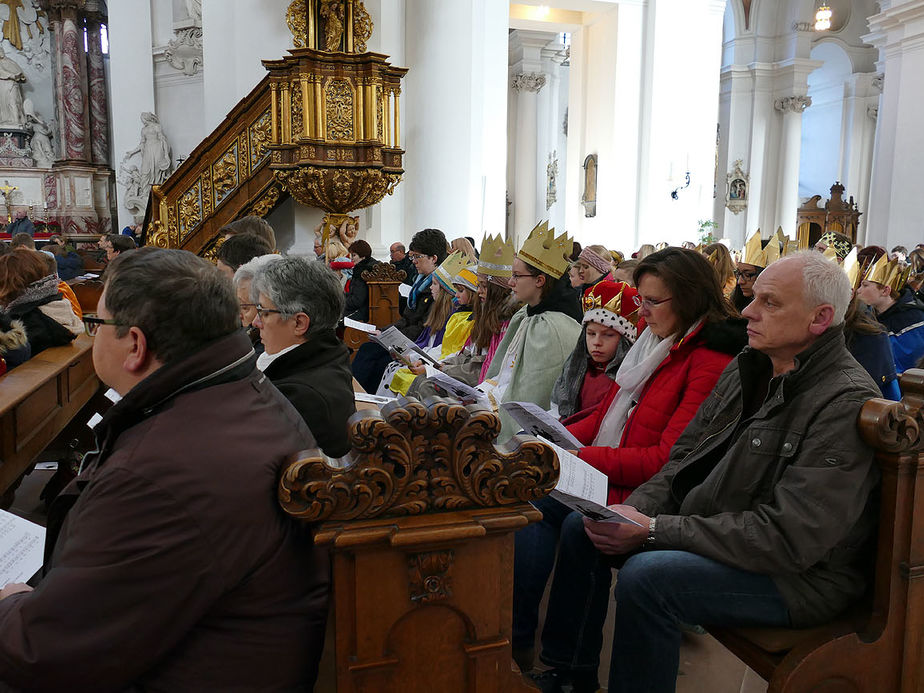 Aussendung der Sternsinger im Hohen Dom zu Fulda (Foto: Karl-Franz Thiede)